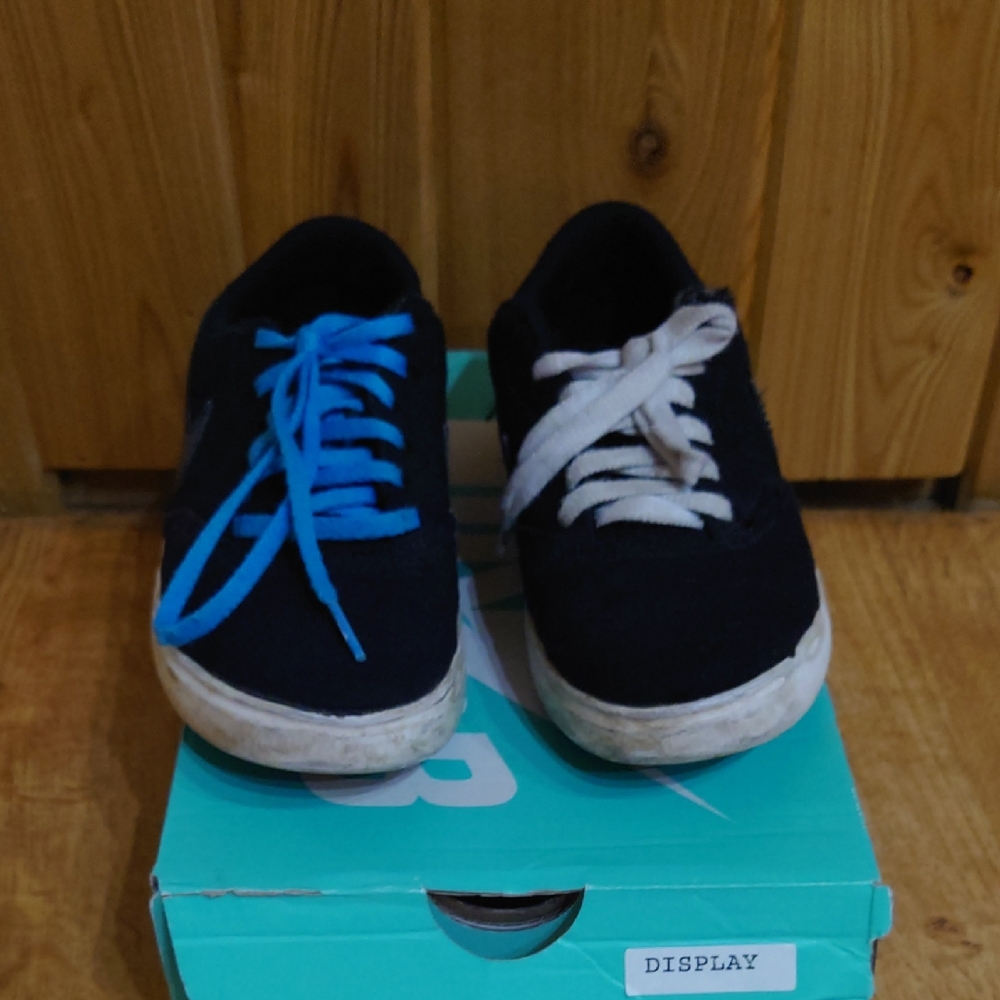 Nike SB Check Canvas Shoes Youth Size 4, Black And Camo